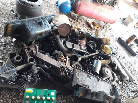 ขายด่วน KOMATSU PC200-5 ขายตามสภาพ เครื่องเสื้อทะลุ ปั้มดี โซ่ช่วงล่างพร้อมใช้งาน บูมอามสวย บอดี้สวย  เอกสารสัญญาซื้อขาย