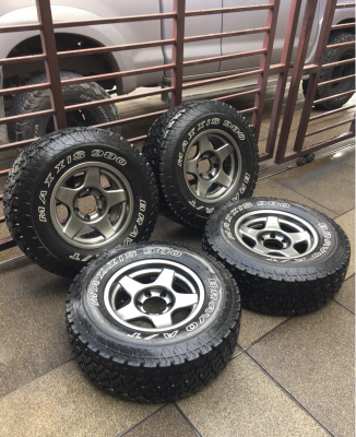 ล้อ Bradley ขอบ16 พร้อมยาง All Maxxis980 265 70 16 ปลายปี14 ดอกเต็ม เนื้อนิ่มๆ ใช้กันยาว ราคาไม่แพง