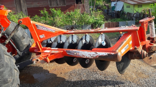 ขายรถไถคูโบต้าM6040อุปกรณ์ดันหน้า+ผาน6ตราช้าง ราคา465,000คับ