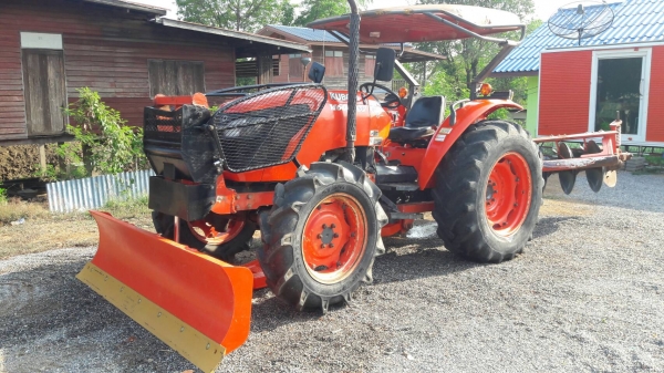ขายรถไถคูโบต้าM6040อุปกรณ์ดันหน้า+ผาน6ตราช้าง ราคา465,000คับ
