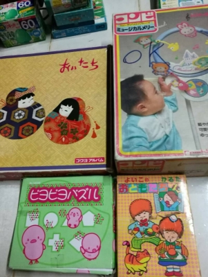 ชุด 4 อัน 400 บ. ส่งฟรี083-2000058  LINE ID: line832923 จัดชุดของ4อย่างสำหรับเด็กๆ - อัลบั้มเก็บรูปและน้ำหนักส่วนสูงต่างๆ - ชุดโมบายหมุนได้ด้วยมือฝึกการใช้มือ - ชุดจัดชิ้นส่วนลงช่องฝึกสมองการใช้สายตากล้ามเนื้อมือ - แผ่นการ์ดทายเล่นกับลูก