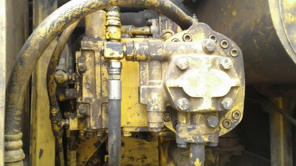 ขายรถแบคโฮ KOMATSU PC200-5เก่านอก