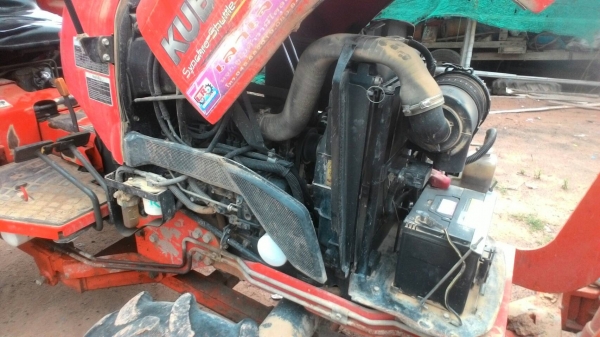 รถไถ 36 แรงปี 53 อุปกร 2 อย่าง ซ. ม 1700 นิด ฯฯ มือเดียวป้ายแดง ราคาเบาฯฯ 260000  บาท วันทูคอล 098 668-3479 dtac 094 283-9369 สิทธิ์ คับ