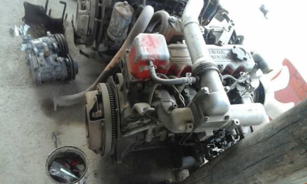 เครื่องnissanฝาแดงละเอียดbd25 ไม่มีเลข ไม่มีเกียร์ 32,000บาท 089-2095791