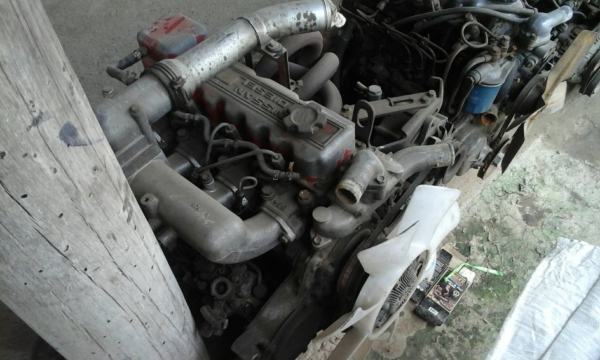 เครื่องnissanฝาแดงละเอียดbd25 ไม่มีเลข ไม่มีเกียร์ 32,000บาท 089-2095791