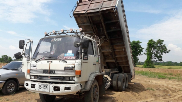 รถบรรทุก 10 ล้อใหญ่ ISUZU รุ่น358 ปี55 เครื่อง 175 แรง มีระบบลากลูก  เทอร์โบ  2 เพลาดั๊มพ์ ราคา 465,000 บ.รถอยู่สระบุรี