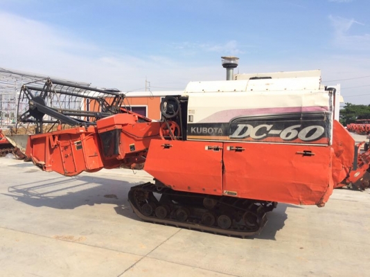 รถเกี่ยวสภาพดี DC60 ราคาเบาๆ รถเกี่ยวสภาพดี DC60 ราคาเบาๆ