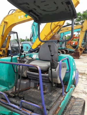 ขายKOMATSU PC40-7E มาใหม่  เก่าญี่ปุ่นแท้  เครื่องดำ  3,XXX  ชั่วโมง  ลองระบบกันได้ทุกวัน  โทร  089-3818694  ดวงนภา