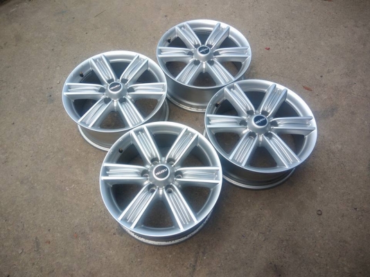 ขายล้อแม็ก ISUZU BLUE POWER ถอดป้ายแดง ขอบ 18 4 วง ราคา 9,900 บาท