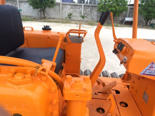 ขายรถแทรคเตอร์Komatsuรุ่นD20P3 นำเข้าจากญี่ปุ่น ไม่เคยใช้งานในไทย มีใบอินวอย มีดสไลด์4ทิศทาง ตีนเป็ด สภาพดีพร้อมใช้งานLine:Jiraroj2909