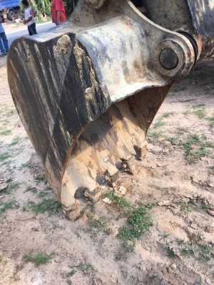 ขาย 225,000 บาท. KOMATSU PC150-3 เครื่อง 6BB1 -Turbo โช่หนา เอวแน่น เอกสารชื้อขาย  รถอยู่ จ.ยโสธร โทร&amp;ไอดีไลน์ 0610710295