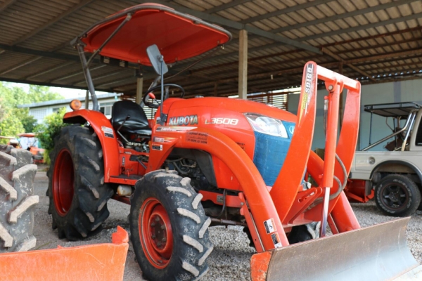 สามย่านแทรคเตอร์ ขายรถไถ KUBOTA L3608 พร้อมดันหน้าคานบน รถสวยสภาพเดิมๆ เครื่องดี เกียร์ดี ไฮดรอลิคดี มีทะเบียนพร้อมโอน มีรถขนส่งบริการ ร้านสามย่านแทรคเตอร์ อ.แกลง จ.ระยอง 0897489639,0818618678,0899347475 id line=0897489639 id line=0818618678 id line=089 สามย่านแทรคเตอร์ ขายรถไถ KUBOTA L3608 พร้อมดันหน้าคานบน รถสวยสภาพเดิมๆ เครื่องดี เกียร์ดี ไฮดรอลิคดี มีทะเบียนพร้อมโอน มีรถขนส่งบริการ ร้านสามย่านแทรคเตอร์ อ.แกลง จ.ระยอง 0897489639,0818618678,0899347475 id line=0897489639 id line=0818618678 id line=089