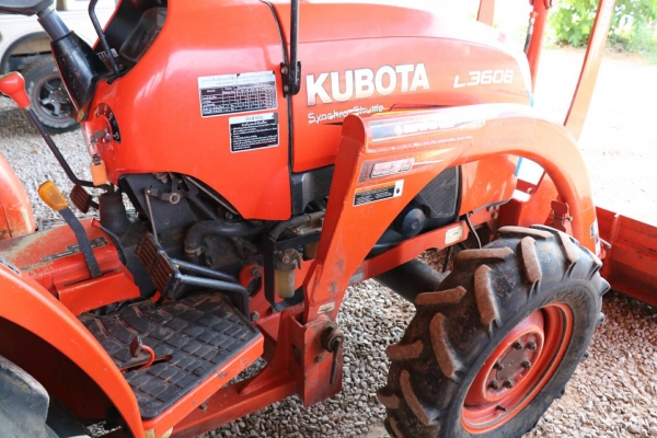 สามย่านแทรคเตอร์ ขายรถไถ KUBOTA L3608 พร้อมดันหน้าคานบน รถสวยสภาพเดิมๆ เครื่องดี เกียร์ดี ไฮดรอลิคดี มีทะเบียนพร้อมโอน มีรถขนส่งบริการ ร้านสามย่านแทรคเตอร์ อ.แกลง จ.ระยอง 0897489639,0818618678,0899347475 id line=0897489639 id line=0818618678 id line=089 สามย่านแทรคเตอร์ ขายรถไถ KUBOTA L3608 พร้อมดันหน้าคานบน รถสวยสภาพเดิมๆ เครื่องดี เกียร์ดี ไฮดรอลิคดี มีทะเบียนพร้อมโอน มีรถขนส่งบริการ ร้านสามย่านแทรคเตอร์ อ.แกลง จ.ระยอง 0897489639,0818618678,0899347475 id line=0897489639 id line=0818618678 id line=089