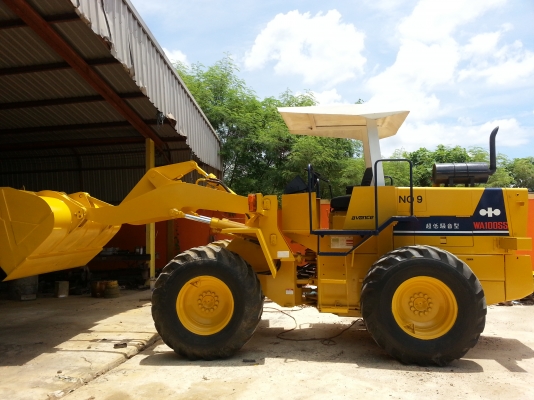 ขายรถตักล้อยาง KOMATSU WA 100-1 รถนำเข้าจากนอกแท้ยังไม่เคยใช้งานในไทยสภาพเต็มทุกอย่างมีเอกสารอินวอยไฟฟ้าครบรถพร้อมใช้ร้านละอองดาวแทรคเตอร์นครชัยศรี