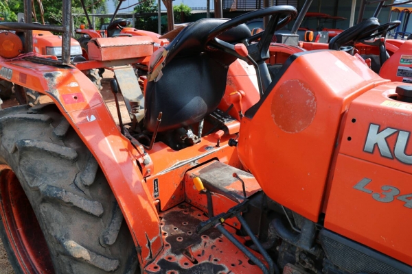 สามย่านแทรคเตอร์ ขายรถไถ KUBOTA L3408 พร้อมดันหน้า เครื่องดี เกียร์ดี ไฮดรอลิคดี มีทะเบียนพร้อมโอน ราคา 175,000 สามย่านแทรคเตอร์ ขายรถไถ KUBOTA L3408 พร้อมดันหน้า เครื่องดี เกียร์ดี ไฮดรอลิคดี มีทะเบียนพร้อมโอน ราคา 175,000