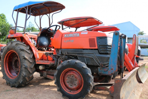 สามย่านแทรคเตอร์  ขายรถไถ KUBOTA L3408 พร้อมดันหน้า เครื่องดี เกียร์ดี ไฮดรอลิคดี มีทะเบียนพร้อมโอน ราคา 175,000