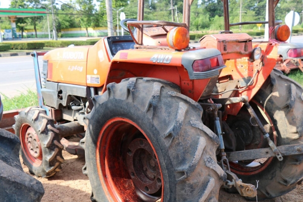 สามย่านแทรคเตอร์ ขายรถไถ KUBOTA L3408 พร้อมดันหน้า เครื่องดี เกียร์ดี ไฮดรอลิคดี มีทะเบียนพร้อมโอน ราคา 175,000 สามย่านแทรคเตอร์ ขายรถไถ KUBOTA L3408 พร้อมดันหน้า เครื่องดี เกียร์ดี ไฮดรอลิคดี มีทะเบียนพร้อมโอน ราคา 175,000