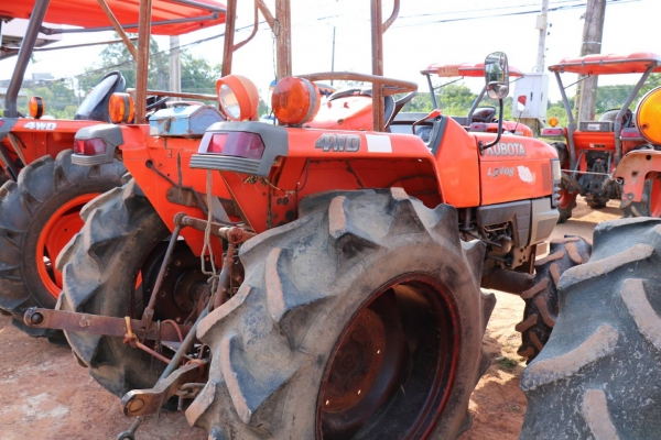 สามย่านแทรคเตอร์ ขายรถไถ KUBOTA L3408 ตัวเปล่า เครื่องดี เกียร์ดี ไฮดรอลิคดี มีทะเบียนพร้อมโอน ราคา 140,000 มีรถขนส่งบริการ สามย่านแทรคเตอร์ ขายรถไถ KUBOTA L3408 ตัวเปล่า เครื่องดี เกียร์ดี ไฮดรอลิคดี มีทะเบียนพร้อมโอน ราคา 140,000 มีรถขนส่งบริการ