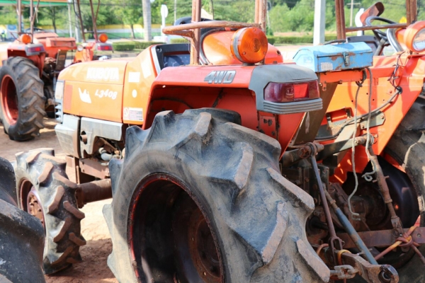 สามย่านแทรคเตอร์ ขายรถไถ KUBOTA L3408 ตัวเปล่า เครื่องดี เกียร์ดี ไฮดรอลิคดี มีทะเบียนพร้อมโอน ราคา 140,000 มีรถขนส่งบริการ สามย่านแทรคเตอร์ ขายรถไถ KUBOTA L3408 ตัวเปล่า เครื่องดี เกียร์ดี ไฮดรอลิคดี มีทะเบียนพร้อมโอน ราคา 140,000 มีรถขนส่งบริการ