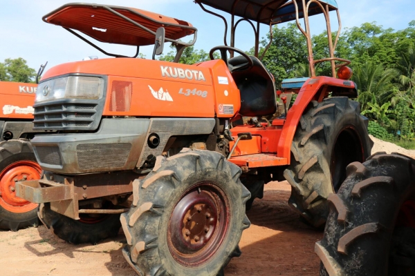 สามย่านแทรคเตอร์ ขายรถไถ KUBOTA L3408 ตัวเปล่า เครื่องดี เกียร์ดี ไฮดรอลิคดี มีทะเบียนพร้อมโอน ราคา 140,000 มีรถขนส่งบริการ สามย่านแทรคเตอร์ ขายรถไถ KUBOTA L3408 ตัวเปล่า เครื่องดี เกียร์ดี ไฮดรอลิคดี มีทะเบียนพร้อมโอน ราคา 140,000 มีรถขนส่งบริการ
