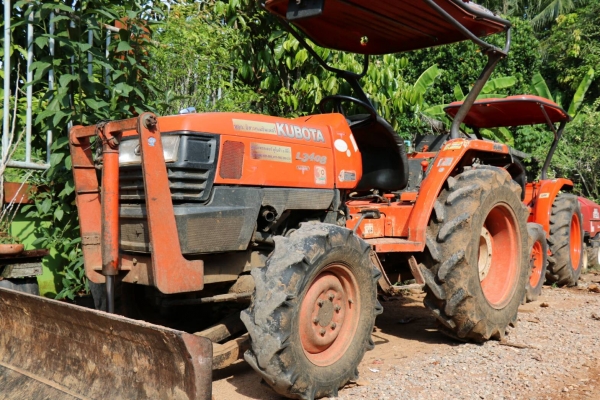 สามย่านแทรคเตอร์  ขายรถไถ KUBOTA L3408 พร้อมดันหน้า เครื่องดี เกียร์ดี ไฮดรอลิคดี มีทะเบียนพร้อมโอน
