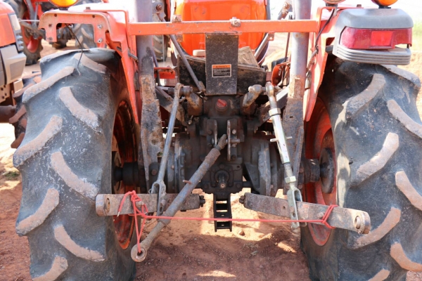 สามย่านแทรคเตอร์ ขายรถไถ KUBOTA L3408 ตัวเปล่า เครื่องดี เกียร์ดี ไฮดรอลิคดี มีทะเบียนพร้อมโอน สามย่านแทรคเตอร์ ขายรถไถ KUBOTA L3408 ตัวเปล่า เครื่องดี เกียร์ดี ไฮดรอลิคดี มีทะเบียนพร้อมโอน