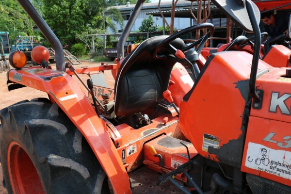 สามย่านแทรคเตอร์ ขายรถไถ KUBOTA L3408 ตัวเปล่า เครื่องดี เกียร์ดี ไฮดรอลิคดี มีทะเบียนพร้อมโอน สามย่านแทรคเตอร์ ขายรถไถ KUBOTA L3408 ตัวเปล่า เครื่องดี เกียร์ดี ไฮดรอลิคดี มีทะเบียนพร้อมโอน