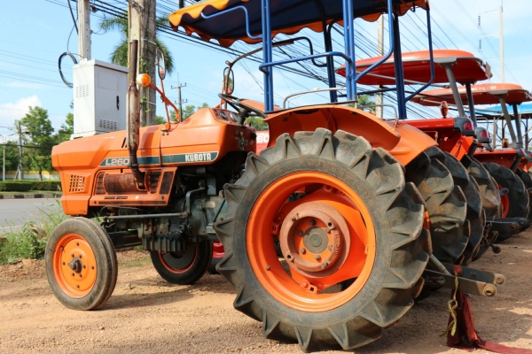 สามย่านแทรคเตอร์  ขายรถไถ KUBOTA L2601 เพลาเดียว ตัวเปล่า เครื่องดี เกียร์ดี ไฮดรอลิคดี