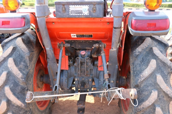 สามย่านแทรคเตอร์ ขายรถไถ KUBOTA L3608 พร้อมดันหน้าคานบน รถไร่สภาพสวยเดิมๆ เครื่องดี เกียร์ดี ไฮดรอลิคดี มีทะเบียนพร้อมโอน ราคา 265,000 สามย่านแทรคเตอร์ ขายรถไถ KUBOTA L3608 พร้อมดันหน้าคานบน รถไร่สภาพสวยเดิมๆ เครื่องดี เกียร์ดี ไฮดรอลิคดี มีทะเบียนพร้อมโอน ราคา 265,000