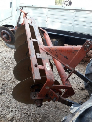 รถไถ 45 แรง   ปึ 53  เครื่องแห้งดี  พร้อมลุยงาน อุปกร  2 ชิ้น  ราคา  เบาฯฯ  240000  บาท  ต่อลองคับ     ดูรถ ที จ. สุรินทร์   วันทูคอล 098 668-3479 dtac 094 283-9369    สิทธิ์ คับ