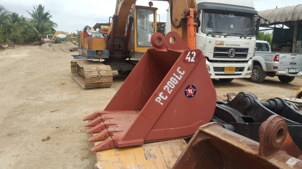 ขายบุ้งกี๋ รถขุด 200  ของใหม่ 42นิ้วรูสลัก 80มิล ขายราคา 42,000 บาท