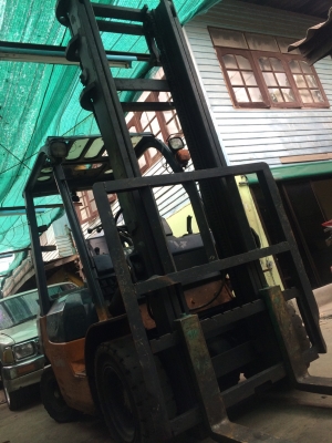 โฟลคลิฟ TOYOTA'รุ่น7  2.5ตัน เสาสูง4 เมตร เครื่องดีเซล แน่นๆ  สภาพพร้อมใช้ กำลังดี ลงหน้างานหนักสบาย