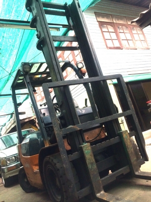 โฟลคลิฟ TOYOTA'รุ่น7  2.5ตัน เสาสูง4 เมตร เครื่องดีเซล แน่นๆ  สภาพพร้อมใช้ กำลังดี ลงหน้างานหนักสบาย