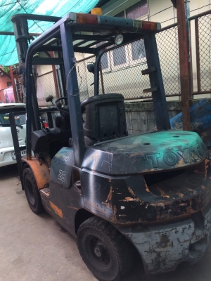 โฟลคลิฟ TOYOTA'รุ่น7  2.5ตัน เสาสูง4 เมตร เครื่องดีเซล แน่นๆ  สภาพพร้อมใช้ กำลังดี ลงหน้างานหนักสบาย