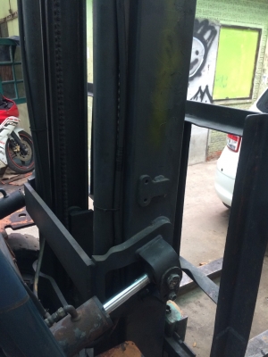 โฟลคลิฟ TOYOTA'รุ่น7  2.5ตัน เสาสูง4 เมตร เครื่องดีเซล แน่นๆ  สภาพพร้อมใช้ กำลังดี ลงหน้างานหนักสบาย