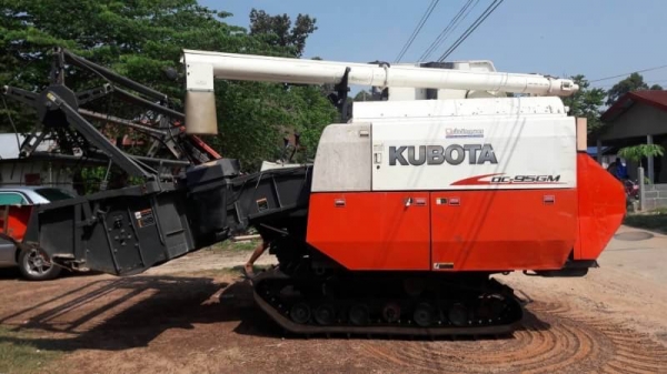 ขายคู่ 495,000 บาท   ขาย 465,000 บาท KUBOTA DC95GM 1800 ชม.  เล่มทะเบียน  ขาย 39,500 เทเลอรขึ้นรถเกี่ยว   รถอยู่ จ.อุบลราชธานี โทร&amp;ไอดีไลน์ 0610710295