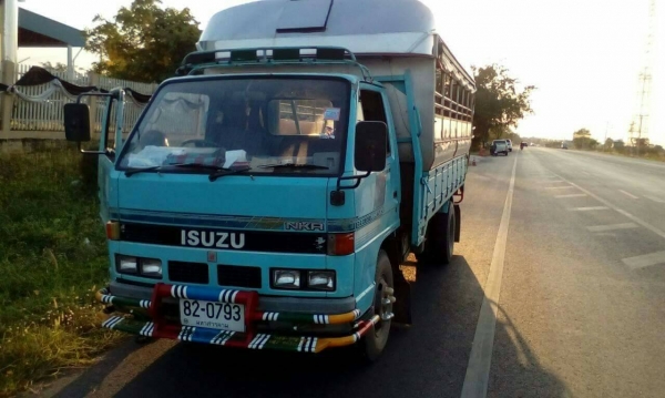 ขาย6ล้อISUZU110เเรงม้าNKR รถห้างเเท้ ยาว4.3เมตร