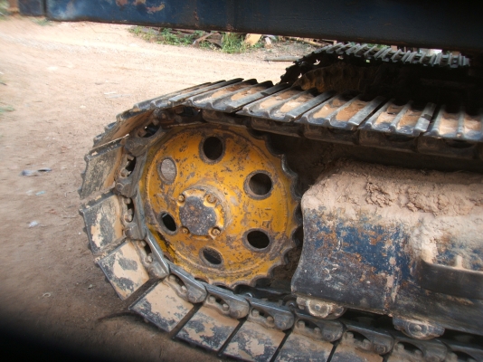 ขายรถแม็คโฮล โคมัตสุ รุ่น 12 HT ขายตัวเดิน เครื่อง ปั้ม โซ่ ชิ้นส่วนต่างๆ แยกขาย