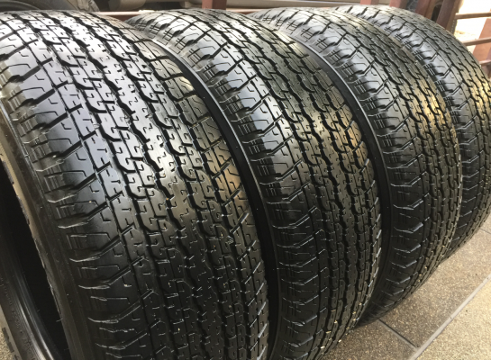 ยาง Bridgestone 255 65 17 กลางปี15 ดอกเต็ม ไม่มีปะ ใช้ยาว ราคาไม่แพง