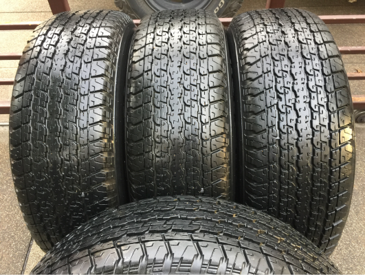 ยาง Bridgestone 255 65 17 กลางปี15 ดอกเต็ม ไม่มีปะ ใช้ยาว ราคาไม่แพง