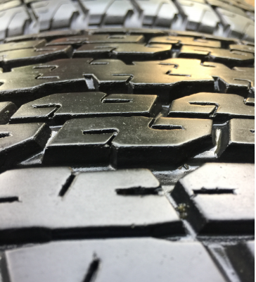 ยาง Bridgestone 255 65 17 กลางปี15 ดอกเต็ม ไม่มีปะ ใช้ยาว ราคาไม่แพง