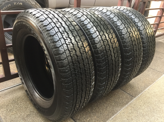 ยาง Bridgestone 255 65 17 กลางปี15 ดอกเต็ม ไม่มีปะ ใช้ยาว ราคาไม่แพง