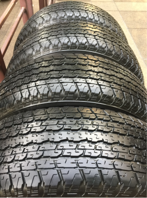 ยาง Bridgestone 255 65 17 กลางปี15 ดอกเต็ม ไม่มีปะ ใช้ยาว ราคาไม่แพง