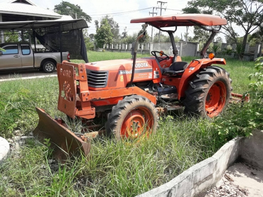 รถไถ M 5000  อุปกร 3 ชิ้น   พร้อมใช้งาน ปี 52   ราคา 320000  บาท    ดูรถได้ที จ .อุบล   ติดต่อทีเบอร์ 098 668-3479 -094 283-9369 คุณ สิทธิ์