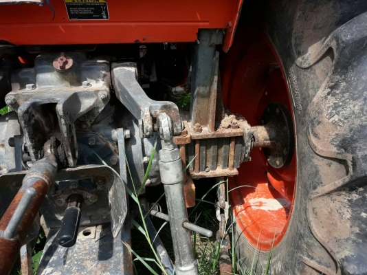 รถไถ M 5000  อุปกร 3 ชิ้น   พร้อมใช้งาน ปี 52   ราคา 320000  บาท    ดูรถได้ที จ .อุบล   ติดต่อทีเบอร์ 098 668-3479 -094 283-9369 คุณ สิทธิ์