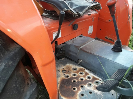 รถไถ M 5000  อุปกร 3 ชิ้น   พร้อมใช้งาน ปี 52   ราคา 320000  บาท    ดูรถได้ที จ .อุบล   ติดต่อทีเบอร์ 098 668-3479 -094 283-9369 คุณ สิทธิ์