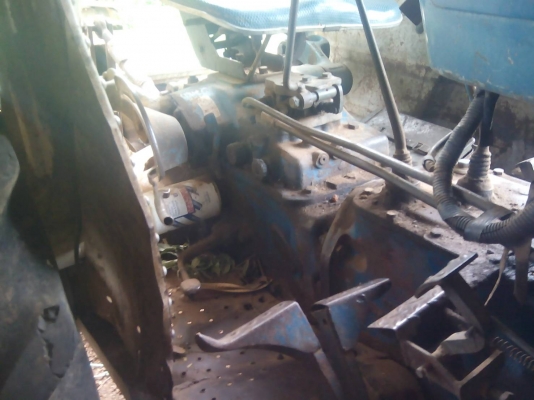 ขายรถไถฟอร์ด77 T3 อุปกรณ์ 4ชิ้น 268,000 บาท