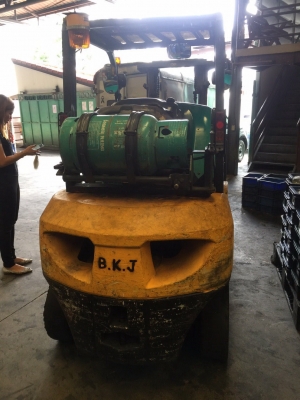 +++ ขายโฟล์คลิฟท์  KOMATSU FG25  ขนาด  2.5  ตัน  เครื่องยนต์เบนซิน แก๊ส  เสา  3  เมตร  เกียร์ธรรมดา  งา 1,070  มม.  ยางตันครับ  (มี  2  คันครับ)