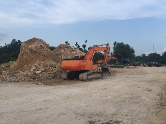 ขาย 750,000 DOOSAN 225 LC เครื่องดี ปั้มแรง เอวแน่น ช่วงล่างเต็ม รถพร้อมใช้ รถอยู่ นครศรีธรรมราช 090