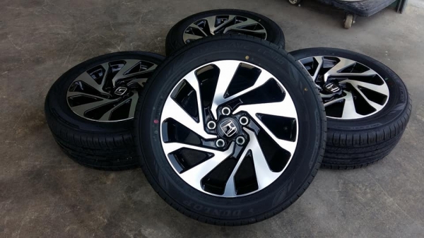 ขายล้อแม็กป้ายแดง civic fc 16&quot; ยางปี17 สนใจติดต่อ ร้าน ก.เจริญการยางครับ 081-3747940
